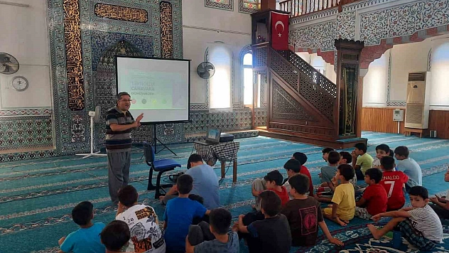 Kur'an kurslarında seminerler de veriliyor