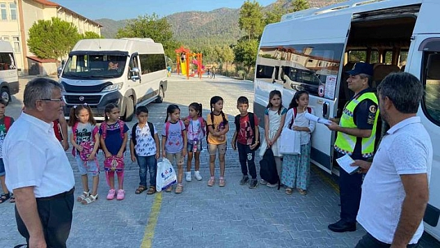 KÖYCEĞİZ JANDARMASI OKUL SERVİS ARAÇLARI DENETİMLERİNE BAŞLADI