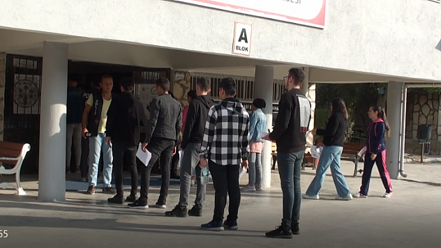 LİSE MEZUNU ADAYLAR KPSS ORTAÖĞRETİM SINAVINDA TER DÖKTÜ