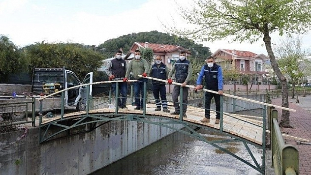 Marmaris Belediyesi'nin ustaları kente estetik görünüm kazandırıyor