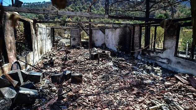 Marmaris'te müze olarak kullanılan 1 asırlık yapı küle döndü