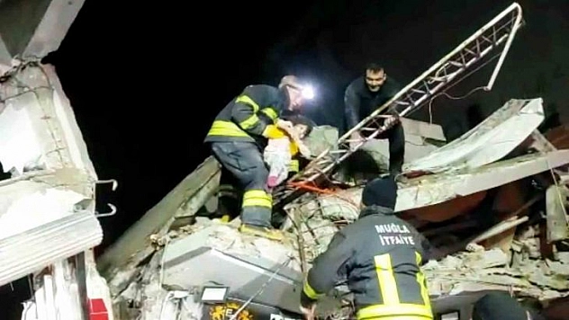 MASAL BEBEĞİ 44 SAAT SONRA MUĞLA İTFAİYESİ KURTARDI