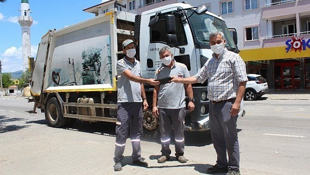Menteşe Belediyesi temizlik işçilerinden örnek davranış