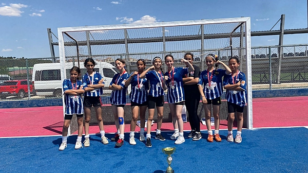 Menteşe Cumhuriyet Ortaokulu Hokey Takımı Türkiye İkincisi Oldu