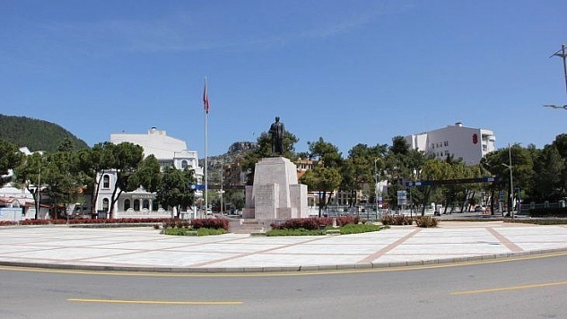 Menteşeliler Sokağa Çıkma Yasağına Uydu