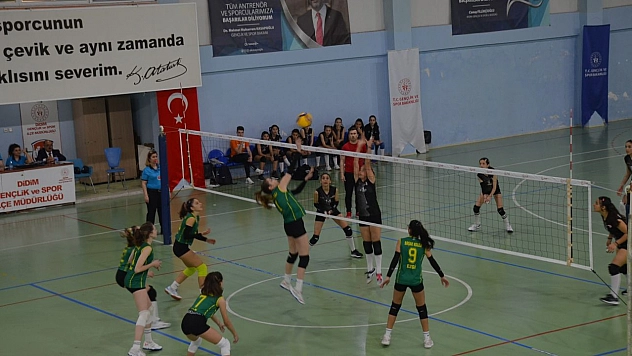 Midi Kızlar Voleybol müsabakalarında ilk iki bellirlendi