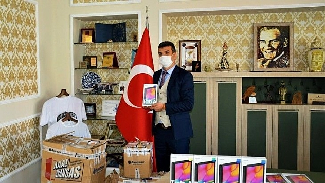 Milas'ta 100 öğrenci daha tablete kavuştu