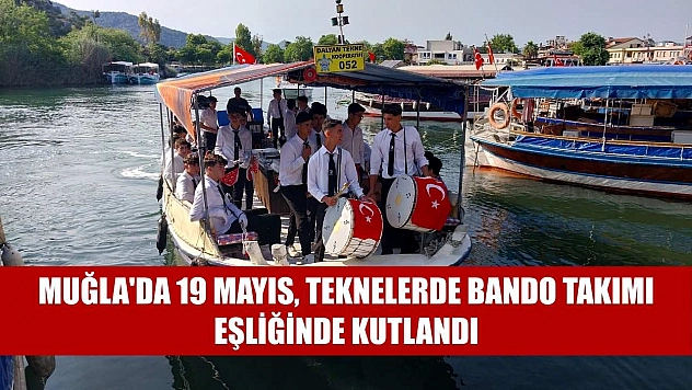 Muğla'da 19 Mayıs, teknelerde bando takımı eşliğinde kutlandı