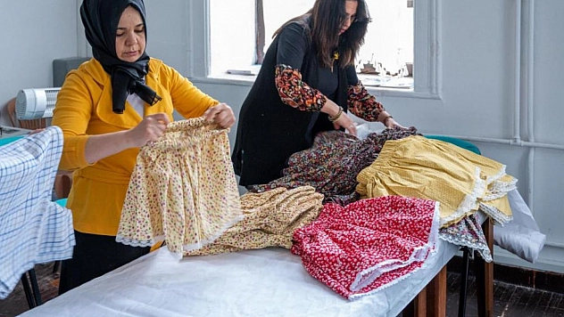 Depremzede çocuklara bayramlık sürprizi