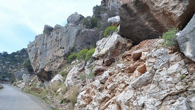 Muhtar Karaburun yetkililerden yardım istedi