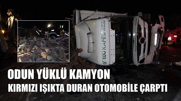 Odun Yüklü Kamyon Kırmızı Işıkta Duran Otomobile Çarptı