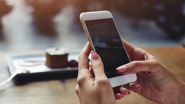 Öğrencilere vergisiz telefon ve bilgisayar dağıtımı başlıyor