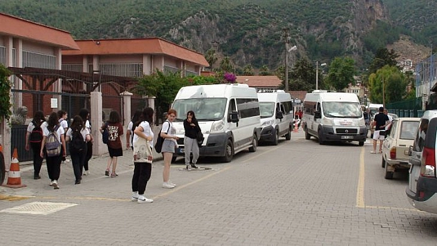 Öğrencileri Karne Heyecanı Bastı