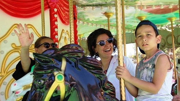 Otizmli çocuklar beş yıldızlı tatilin keyfini çıkardı