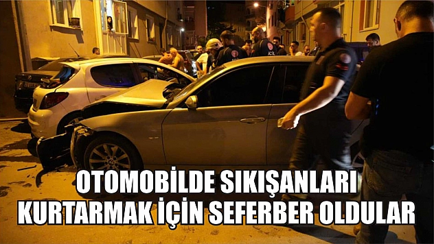 Otomobilde sıkışanları kurtarmak için seferber oldular
