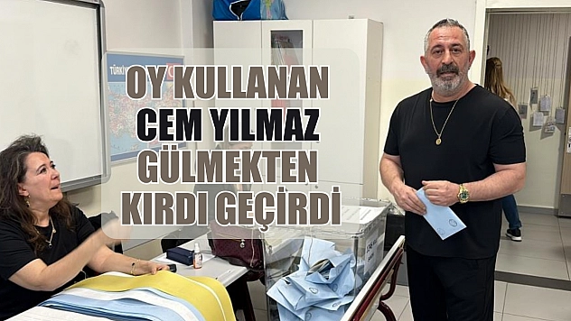 Oy kullanan Cem Yılmaz gülmekten kırdı geçirdi