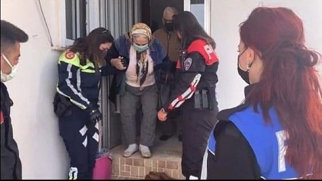 Polisler yaşlı çifti aşıya götürdü, gönülleri fethetti