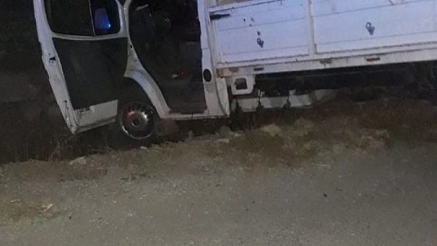 Polisten kaçarken su kanalına devrildi