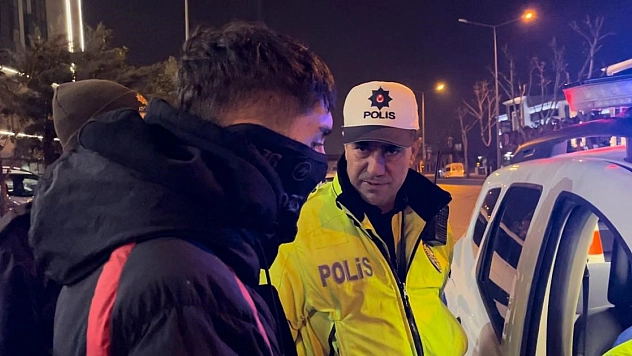 Polisten kaçıp, sosyal medyada fenomen oldu...Çorba içerken yakalandı