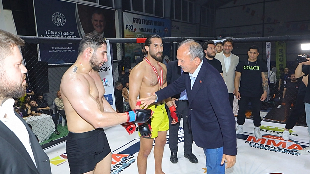 Saatcı: MMA pro lig 4 Dövüşlerinde Dereceye Giren Sporculara Madalyalarını Verdi