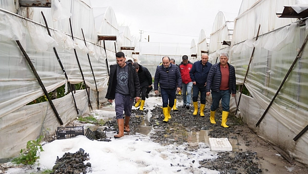 Seydikemer'de fırtınadan zarar gören üreticileri ziyaret ettiler