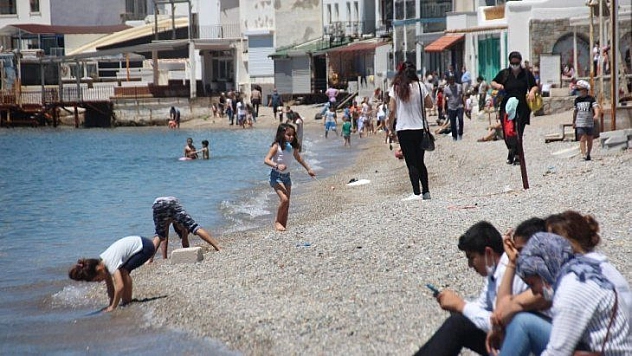 Sokağa çıkmayı tamamen yanlış anladılar, denize girdiler