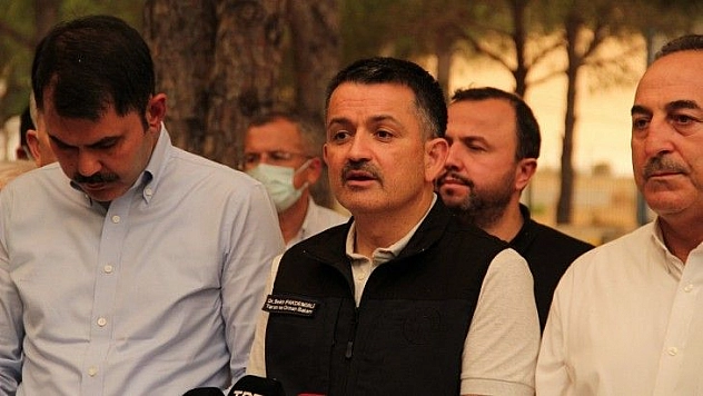 Tarım ve Orman Bakanı Bekir Pakdemirli: 'Muğla'da vatandaşlarımızdan bazı serzenişler duyuyorum. Muğla'da 4 uçak, 1 İHA, 17 helikopter, 93 itfaiye, 55 ambulans, bin 457 personelle çalışmalarımız devam ediyor''