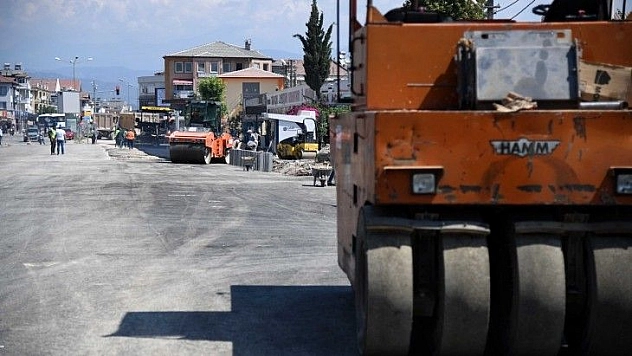 Tartan pist yenileniyor, sıcak asfalt (BSK) Ölüdeniz Caddesi'nde başladı