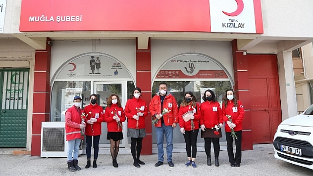 Türk Kızılayı kadınları unutmadı