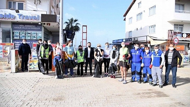 Üç ton çöp topladılar