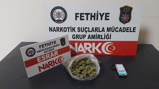 Uyuşturucuyu iç çamaşırına sakladı