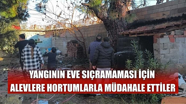 Yangının eve sıçramaması için alevlere hortumlarla müdahale ettiler