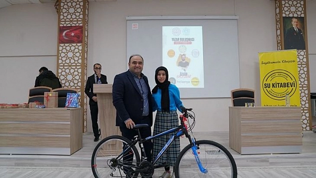 YAZAR ÖZGÜR BALPINAR, SEYDİKEMERLİ ÖĞRENCİLERLE BULUŞTU 