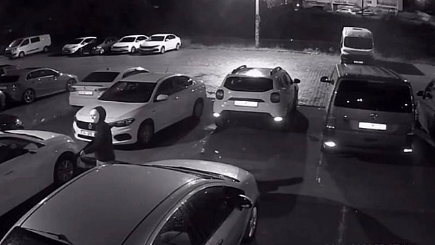 Yüzü maskeli kadın iş yerine böyle ateş etti