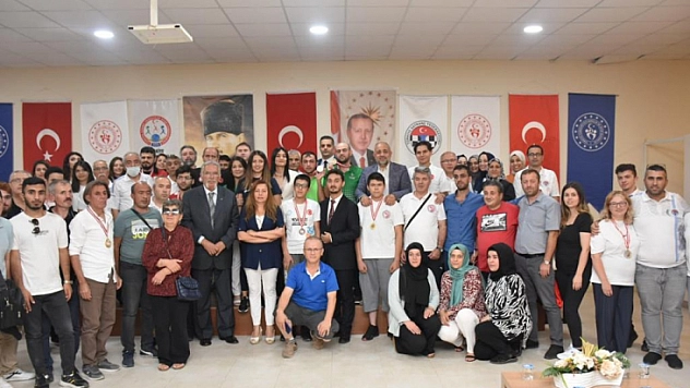 ZİRVEYİ ZORLUYORLAR