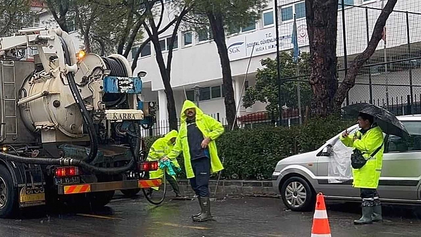 MUSKİ ekipleri 24 saat yağmur mesaisinde