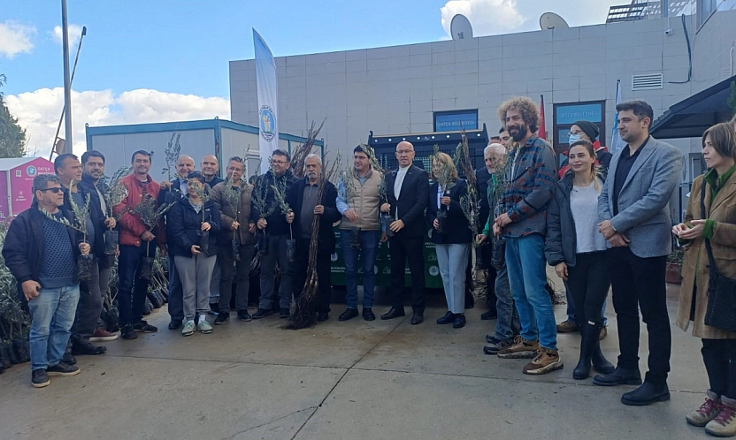 Büyükşehir harekete geçti, Datça'da fidanlar üreticilerle buluştu