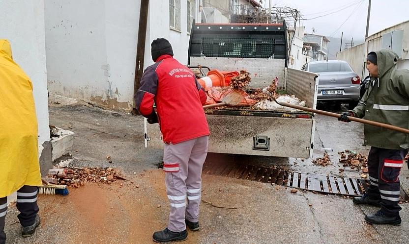 Menteşe Belediyesi ekiplerinden, 24 saatlik kesintisiz müdahale