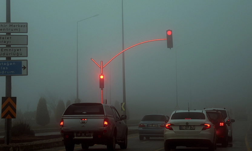 Muğla'da yağmur sonrası yoğun sis ulaşımı olumsuz etkiledi