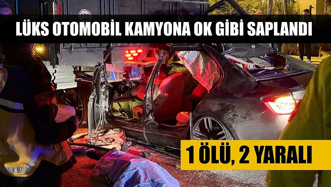 Lüks otomobil kamyona ok gibi saplandı: 1 ölü, 2 yaralı