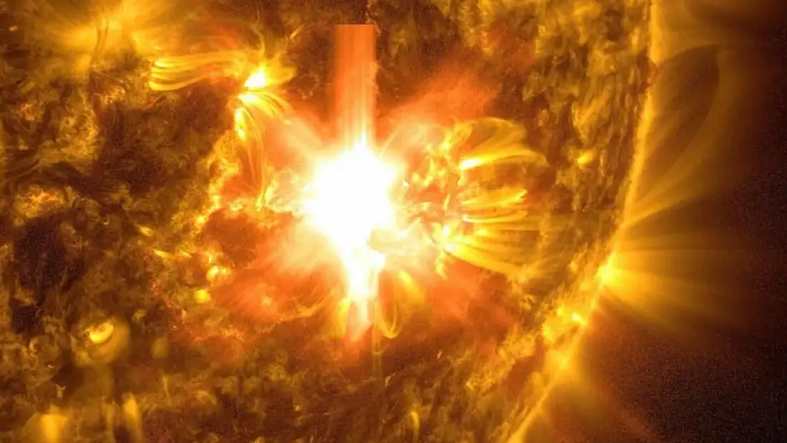 NASA’dan acil uyarı! Güneş’te patlama yaşandı internet, elektrik ve televizyonlar kesilebilir