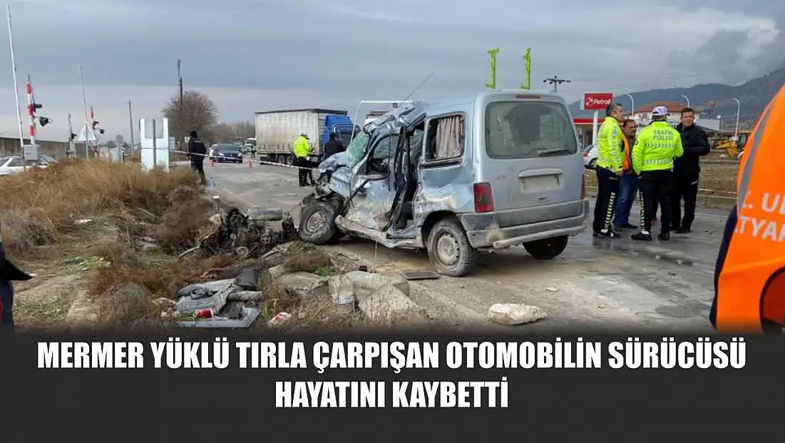 Mermer Yüklü Tırla Çarpışan Otomobilin Sürücüsü Hayatını Kaybetti