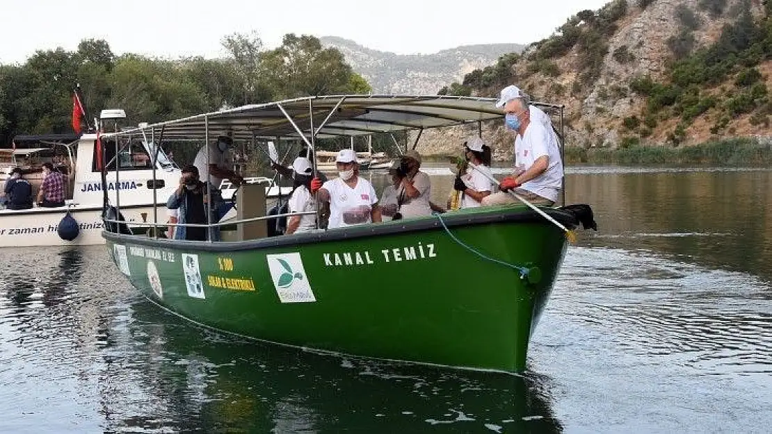 'Kanal Temiz' teknesi Dalyan'da temizliğe başladı