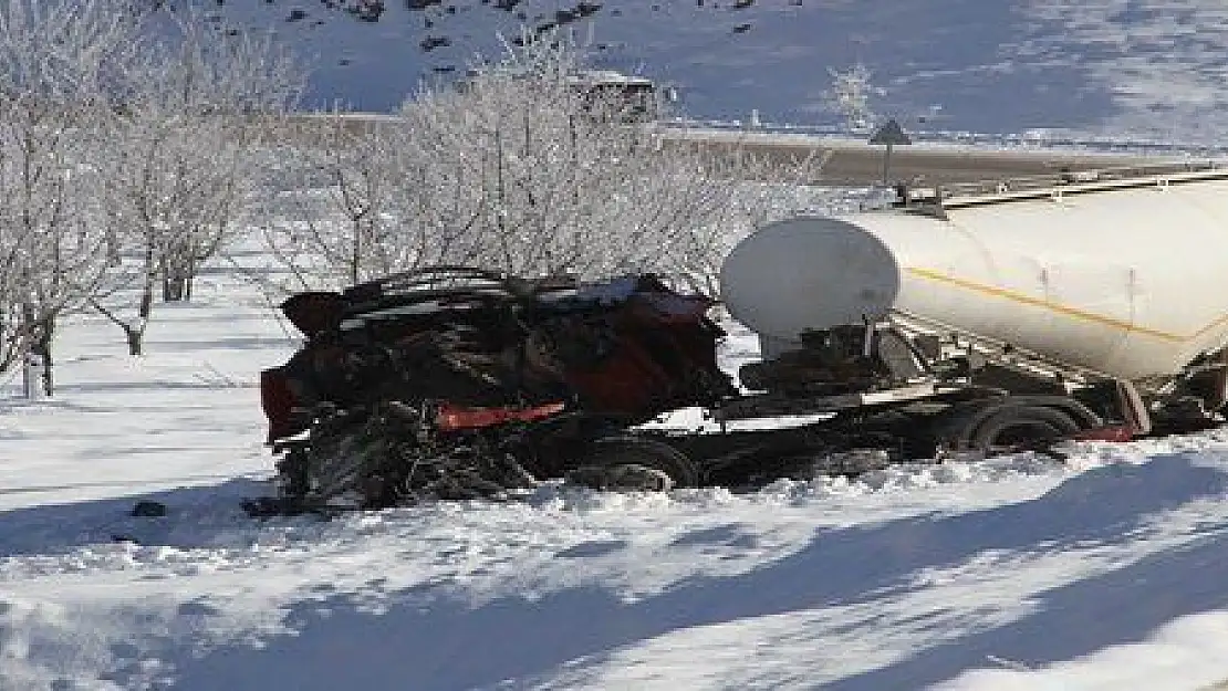 SEYDİKEMER'DE TRAFİK KAZASI: 1 ÖLÜ, 1 YARALI...