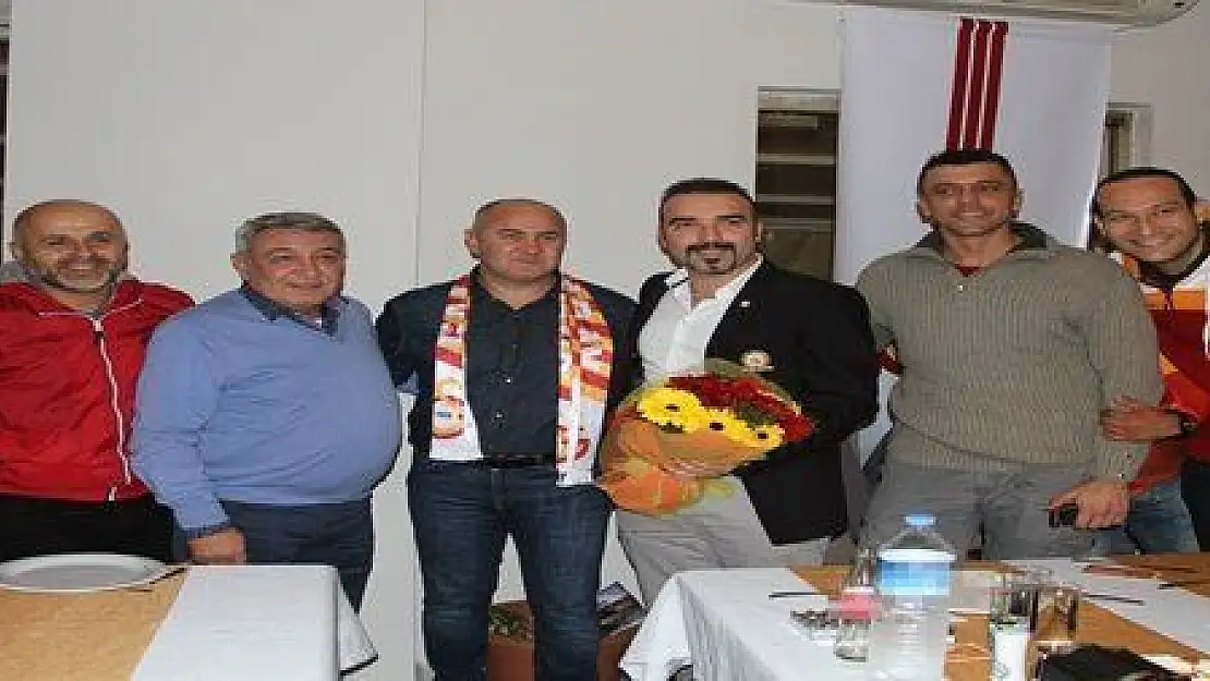 GALATASARAYLI TARAFTARLARDAN EMNİYET MÜDÜRÜ AŞIK'A VEDA YEMEĞİ...