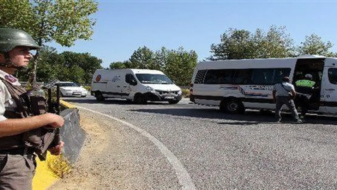 Operasyon bölgesinde jandarma ve polisten sıkı denetim