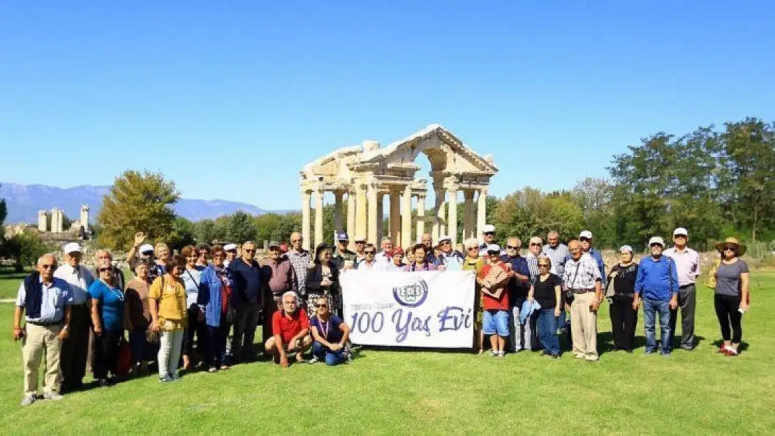 100 Yaş Evi sakinlerine kültür turu