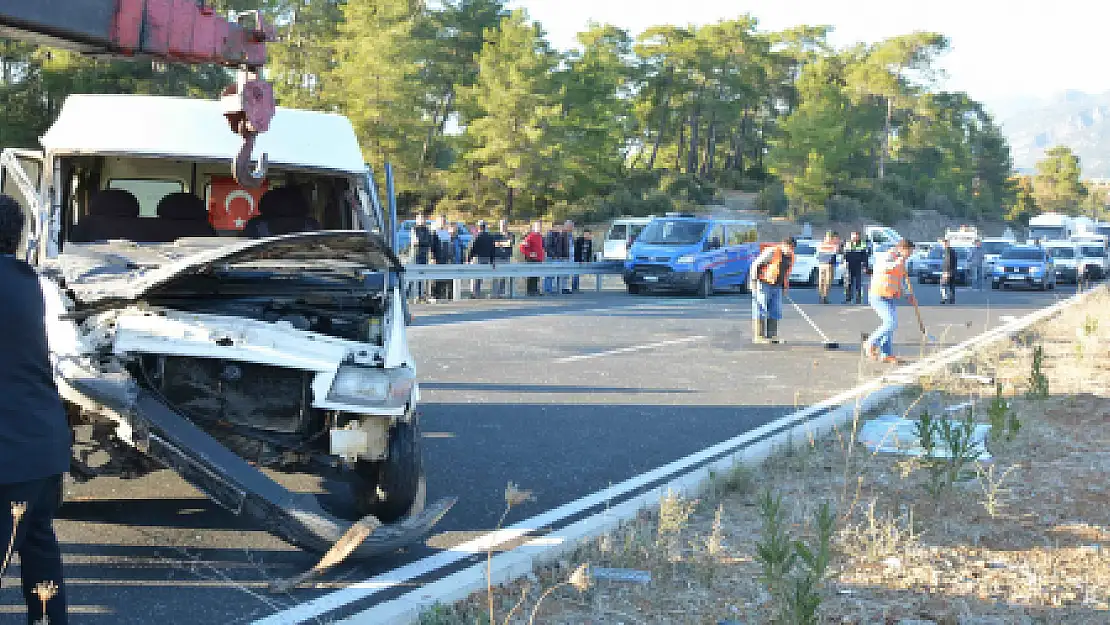 KÖYCEĞİZ'DE KAZA: 11 YARALI...