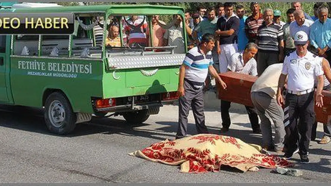 OĞLUNUN DÜĞÜNÜ İÇİN ALIŞVERİŞE GİDİYORDU ARAÇ ALTINDA KALDI