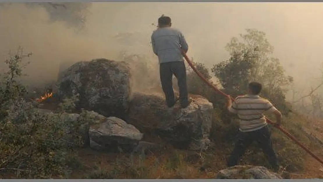 FETHİYEDE BİR HEKTAR ORMAN YANDI (görüntülü)